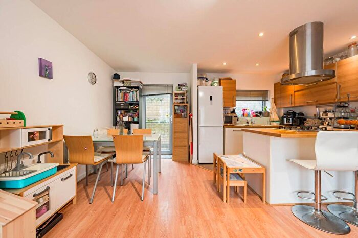 2 Bedroom Flat For Sale In Newham Way, London, , Beckton, London, E6