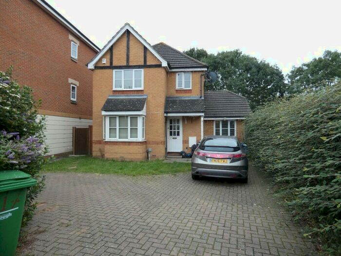4 Bedroom Detached House To Rent In Earls Lane, Cippenham, SL1