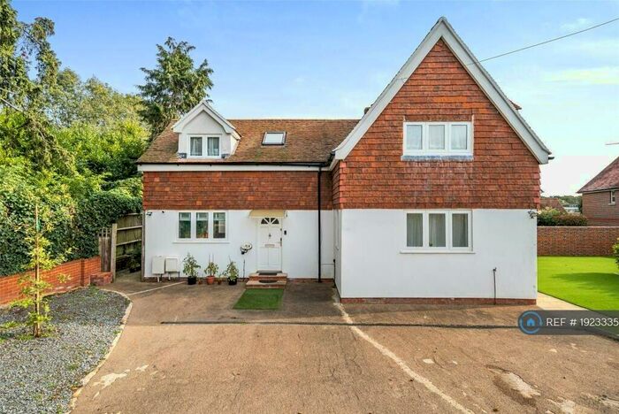 3 Bedroom Detached House To Rent In Cockshot Hill, Reigate, RH2