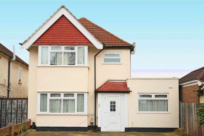 4 Bedroom Property To Rent In The Greenway, Hounslow, TW4