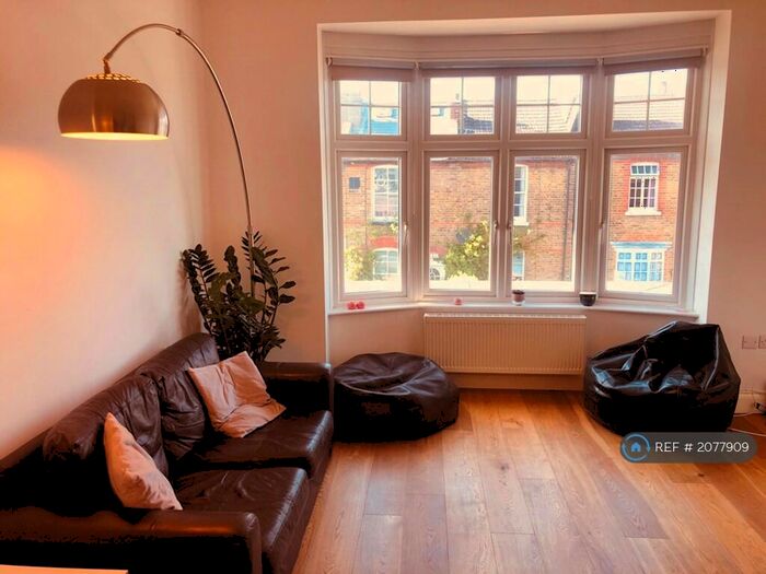 2 Bedroom Flat To Rent In Acre Road, Kingston Upon Thames, KT2