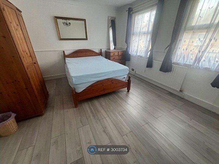 4 Bedroom End Terrace House To Rent In Strafford Road, Hounslow, TW3