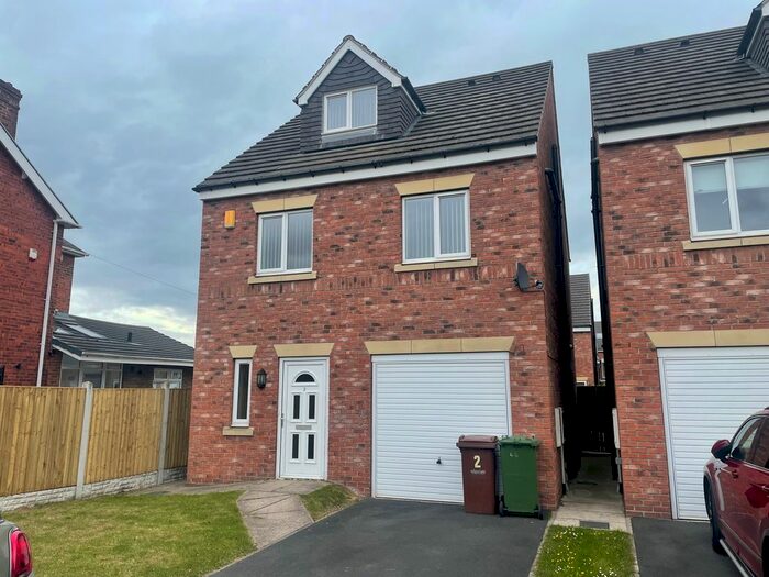 4 Bedroom Detached House To Rent In Lo Grove, Outwood, Wakefield, WF1