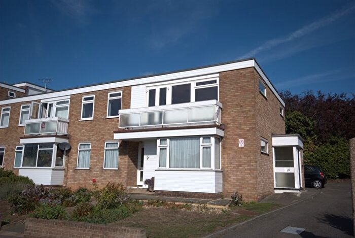 2 Bedroom Flat For Sale In Britannia Road, Westcliff-On-Sea, SS0
