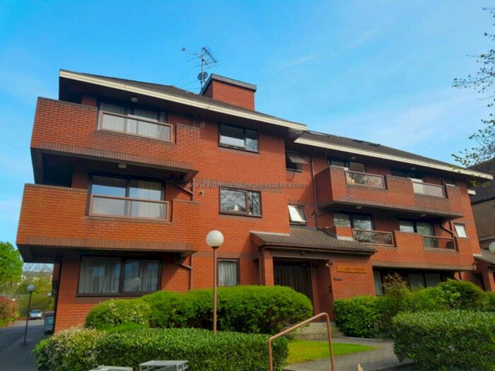 3 Bedroom Apartment To Rent In Vicarage Court, Holden Road, North Finchley, N12