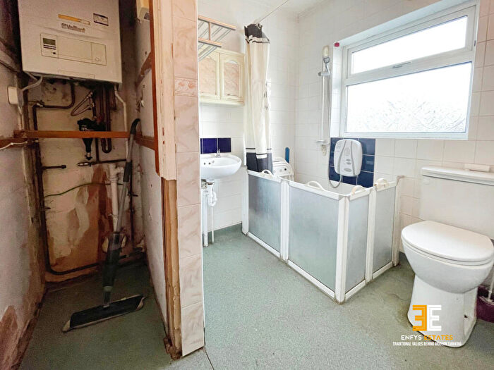 2 Bedroom Bungalow For Sale In Rhys Avenue, Kinmel Bay, LL18