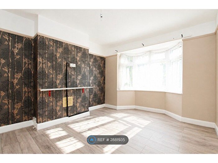 2 Bedroom Maisonette To Rent In Upper Luton Road, Chatham, ME5