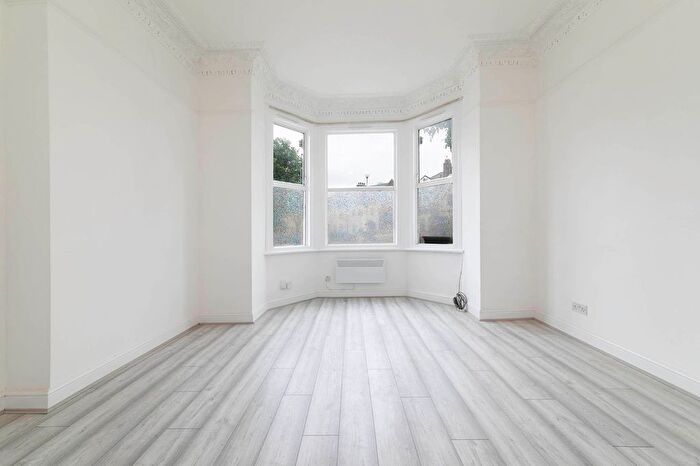 1 Bedroom Flat To Rent In Dean Road, London, NW2