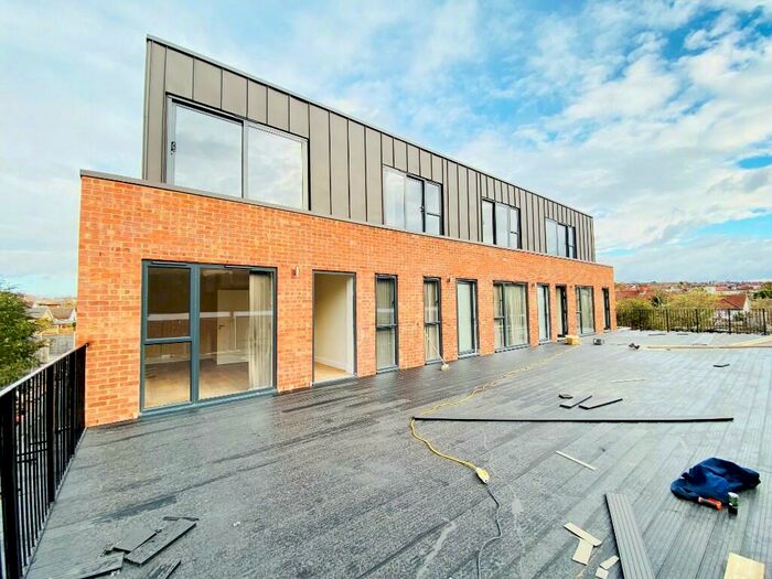 2 Bedroom Flat To Rent In East Barnet Road, East Barnet, EN4