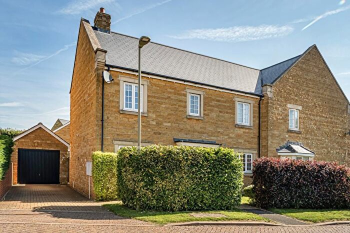 4 Bedroom Semi-Detached House For Sale In Howes Lane, Chipping Norton, OX7