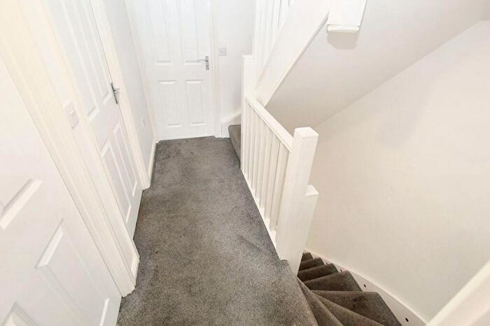 4 Bedroom Town House To Rent In Oakhurst Drive, Wardle, OL12
