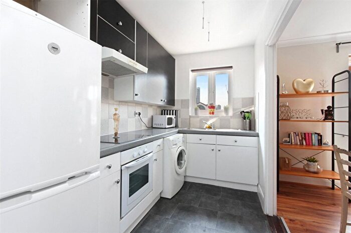 2 Bedroom Flat To Rent In St Matthews Row, London, E2