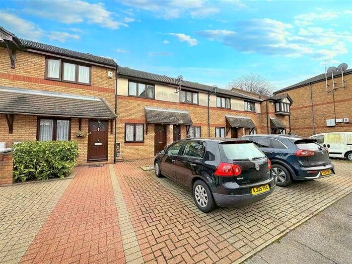 2 Bedroom House To Rent In Magpie Close, Forest Gate, E7