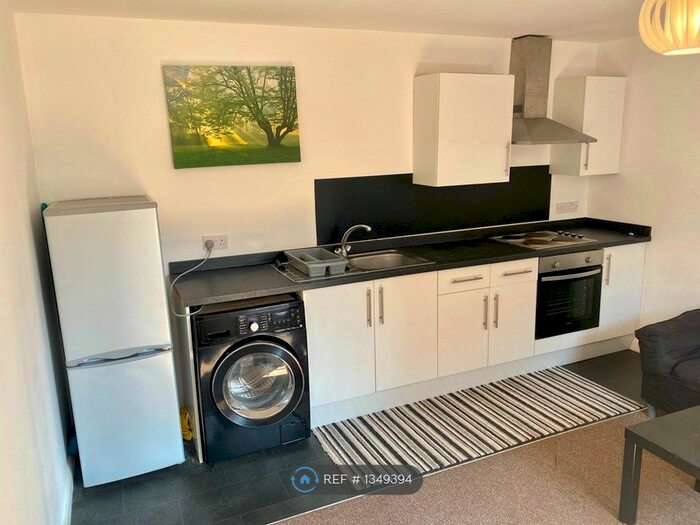 1 Bedroom Flat To Rent In Market Place, Shirebrook, Mansfield, NG20