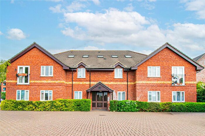2 Bedroom Apartment To Rent In Kiln Road, Newbury, Berkshire, RG14