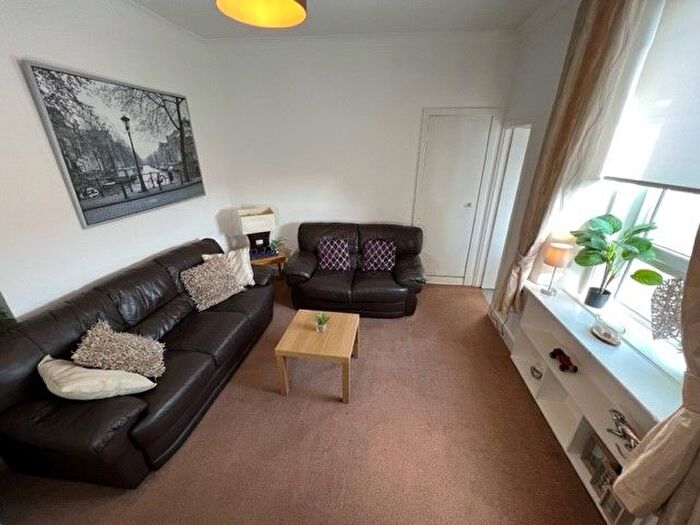 2 Bedroom Flat To Rent In Wallfield Place, Rosemount, Aberdeen, AB25