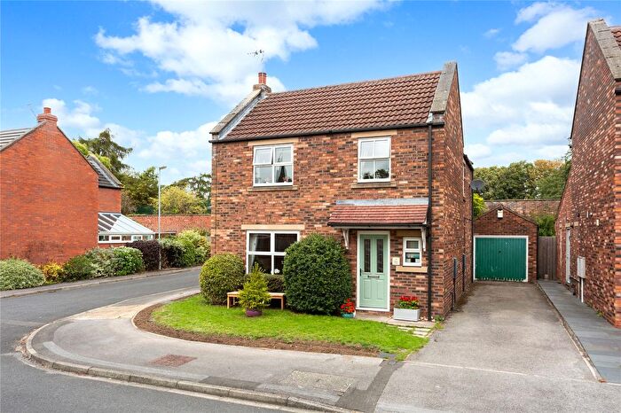 3 Bedroom Detached House For Sale In Eades Close, York, North Yorkshire, YO30