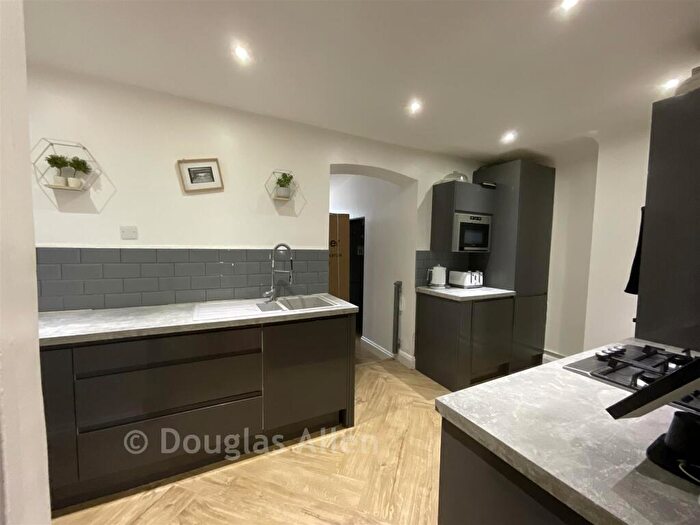 3 Bedroom Cottage For Sale In Hainault Road, Chadwell Heath, Essex, RM6