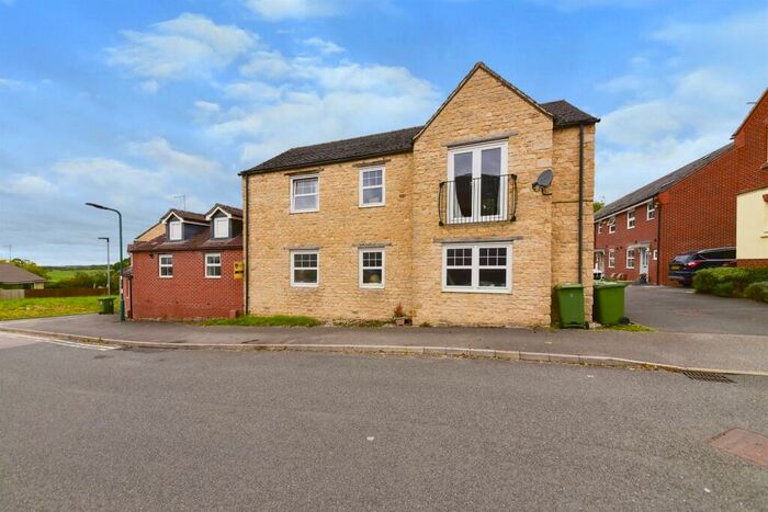 3 Bedroom House To Rent In Hillside Gardens, Wittering, Peterborough, PE8