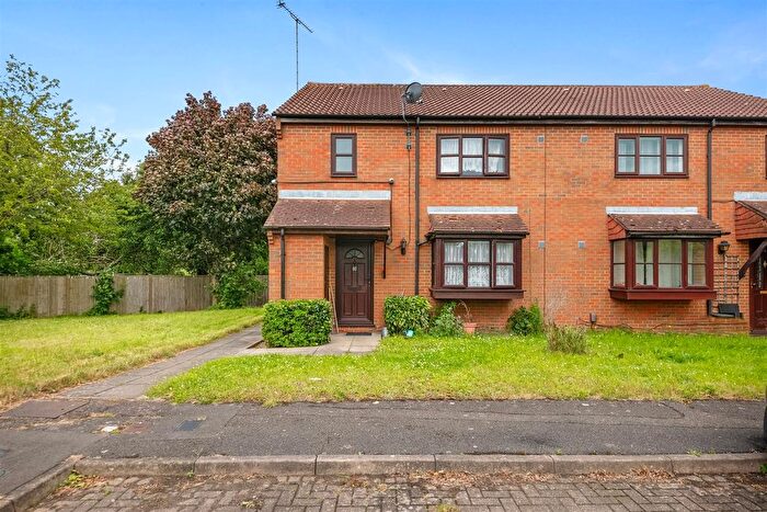 1 Bedroom End Of Terrace House For Sale In Boltons Lane, Harlington, Hayes, UB3