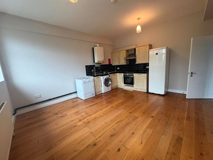2 Bedroom Flat To Rent In Serenity Apartments, E17