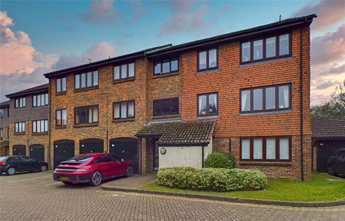 2 Bedroom Flat To Rent In Connaught Gardens, West Green, Crawley, West Sussex, RH10