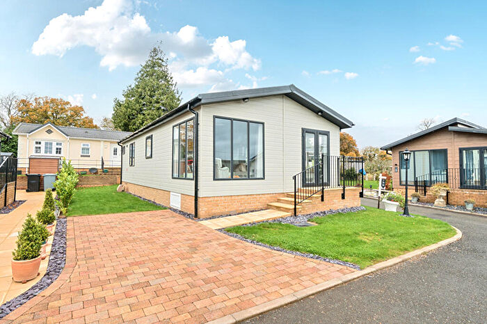 2 Bedroom Park Home For Sale In Oakham, Rutland, LE15