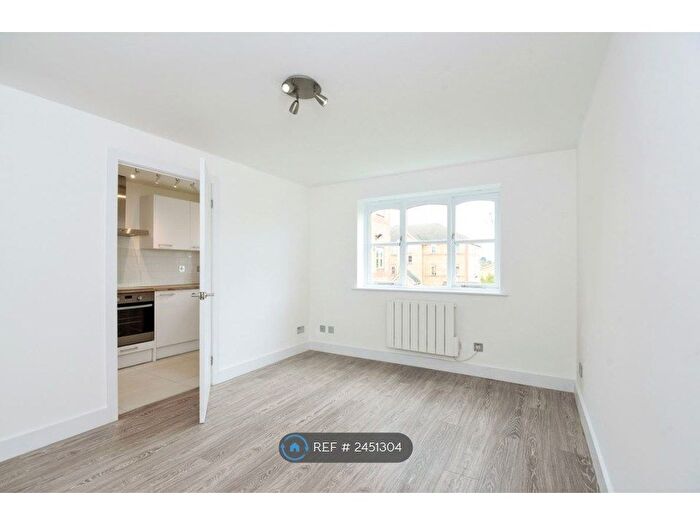 1 Bedroom Flat To Rent In Hurcott Court, London, NW2