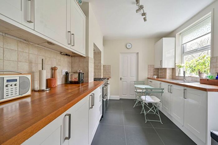 1 Bedroom Flat To Rent In Wycliffe Road, South Wimbledon, London, SW19