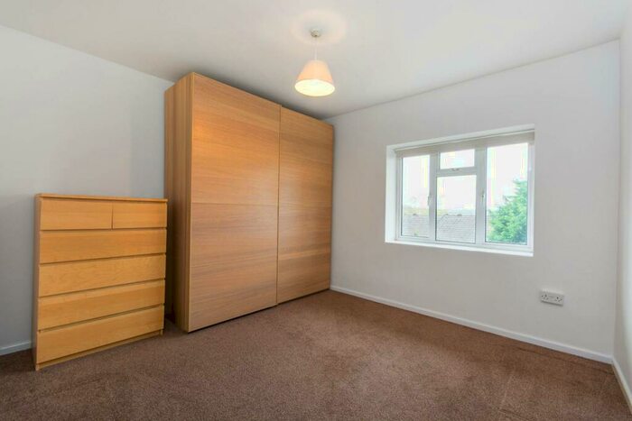 4 Bedroom Flat To Rent In Bowen Drive, West Dulwich, London, SE21