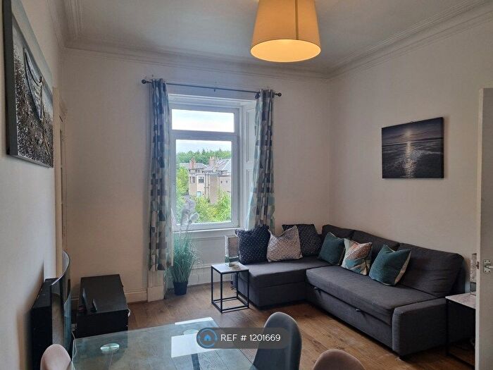 3 Bedroom Flat To Rent In Southfield Place, Edinburgh, EH15