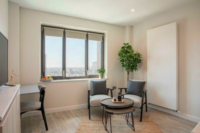 Studio To Rent In College Road, East Croydon, London, CR0