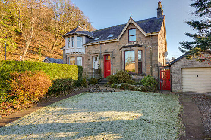 3 Bedroom Semi-Detached House To Rent In Victoria Road, King's Park, Stirling, FK8