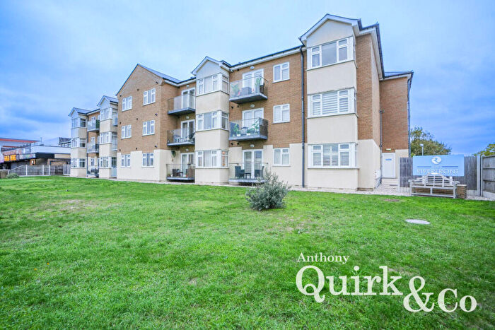 2 Bedroom Apartment For Sale In The Riverfront, Canvey Island, SS8