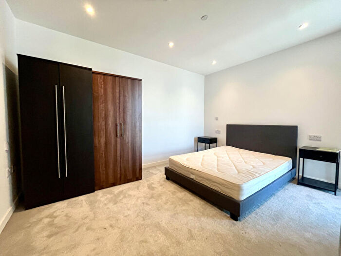 2 Bedroom Apartment To Rent In Queen Street, Salford, M3