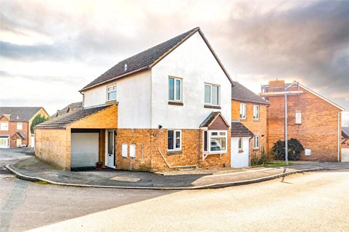 3 Bedroom Semi Detached House For Sale In Orchard Mead, Royal Wootton Basett, Wiltshire, SN4