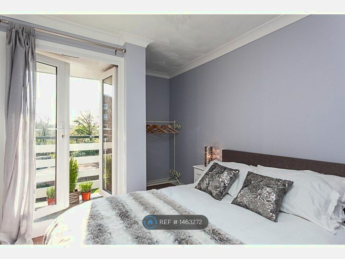 1 Bedroom Flat To Rent In Chequers Court, Horsham, RH13