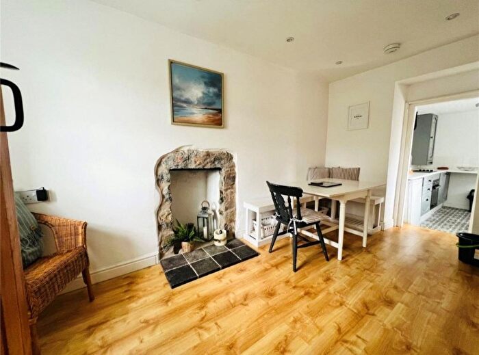 2 Bedroom Cottage To Rent In Pwllheli, LL53