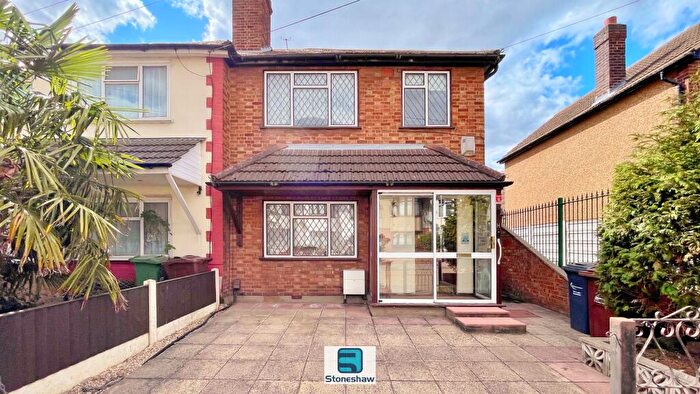 3 Bedroom End Of Terrace House For Sale In Salisbury Road, Dagenham, RM10