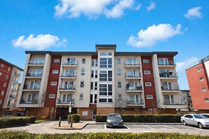 2 Bedroom Flat For Sale In Clarkson Court, Hatfield, AL10