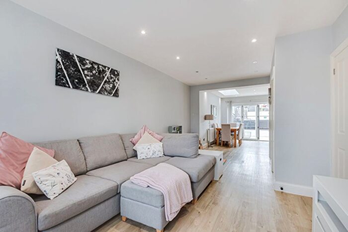 3 Bedroom Semi-Detached House For Sale In Ridgeway West, Sidcup, DA15