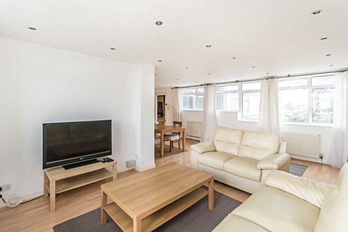 3 Bedroom Flat To Rent In Heronsforde, London, W13