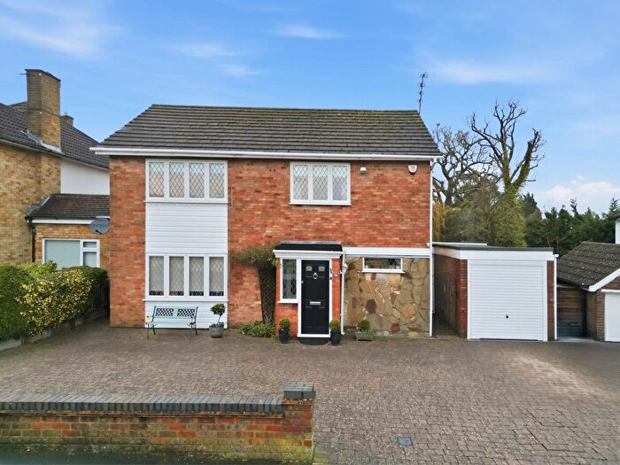 4 Bedroom Detached House For Sale In Lodge Avenue, Elstree, WD6