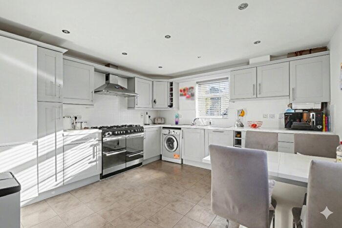 3 Bedroom Town House For Sale In Emerald Crescent, Sittingbourne, Kent, ME10