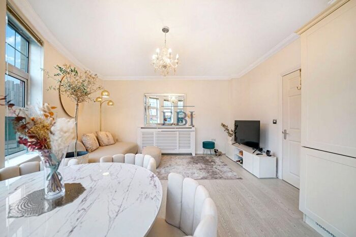 2 Bedroom Flat To Rent In Walkers Lodge, Manchester Road, London, E14