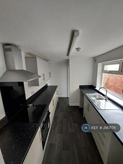 3 Bedroom Terraced House To Rent In Heneage Road, Grimsby, DN32