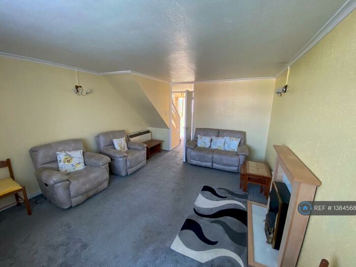 2 Bedroom Maisonette To Rent In Cumberland House, London, N9