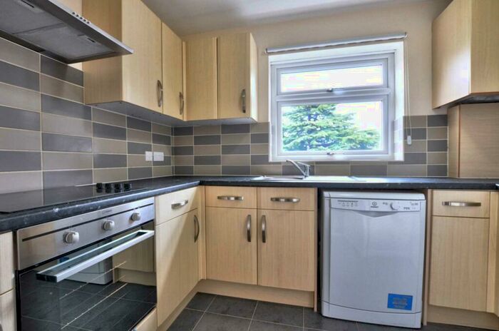 2 Bedroom Apartment To Rent In In The Ray, Maidenhead, SL6