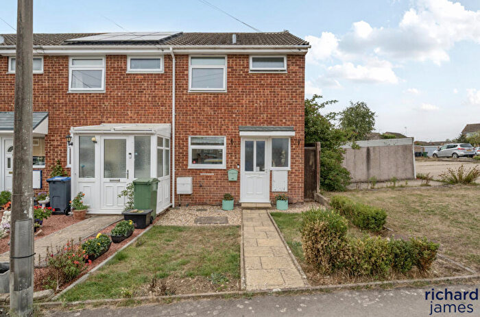 2 Bedroom End Of Terrace House For Sale In Longfellow Crescent, Royal Wootton Bassett, SN4