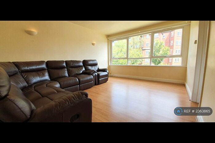 2 Bedroom Flat To Rent In Falkland Court, Leeds, LS17